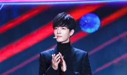 肖战吃黑瓜是网红吗视频,揭秘网红之路