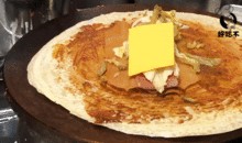 吃瓜卖煎饼网红是谁啊,揭秘“吃瓜卖煎饼网红”背后的故事